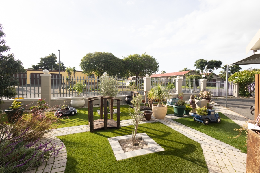 5 Bedroom Property for Sale in Ferndale Western Cape
